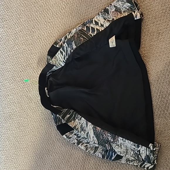 Helmut Lang Blazer pattern size 2 the wave is cropping. - Picture 2 of 6